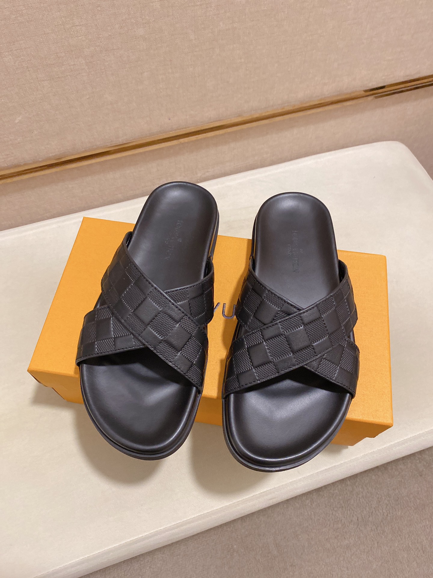 Louis Vuitton Slipper 7 - vstockx