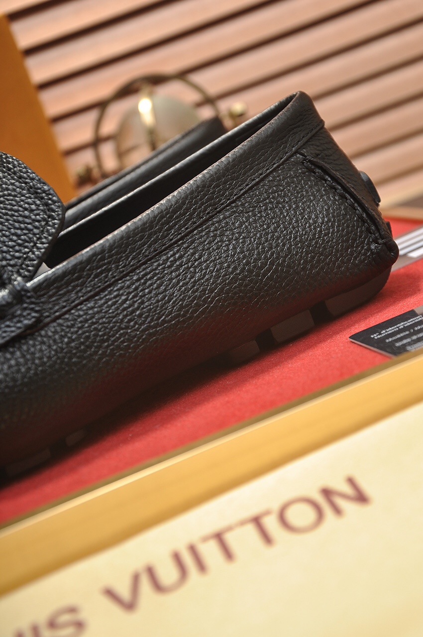 Louis Vuitton Leather Boots 27 - vstockx