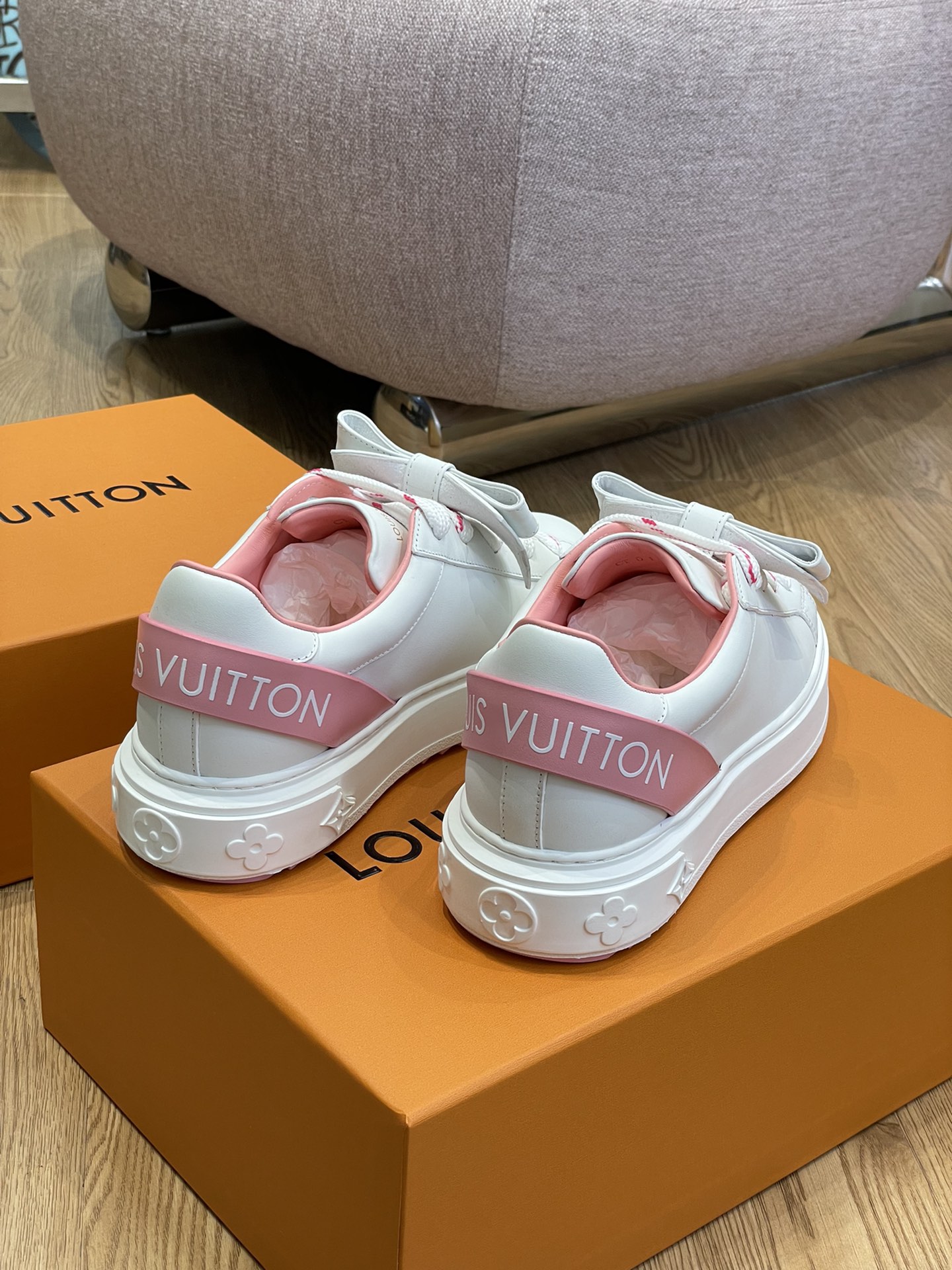 Louis Vuitton SNEAKER 4 - vstockx