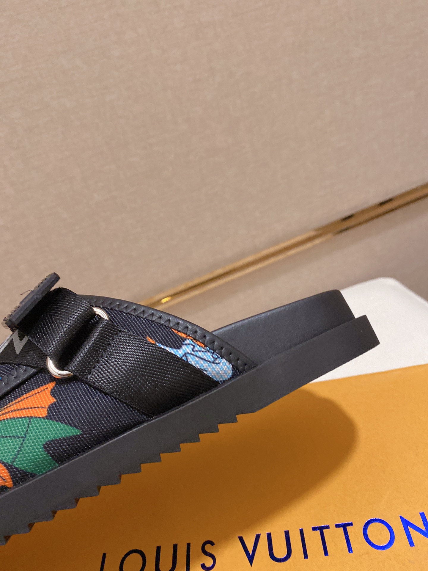 Louis Vuitton Honolulu Sneaker 13 - vstockx