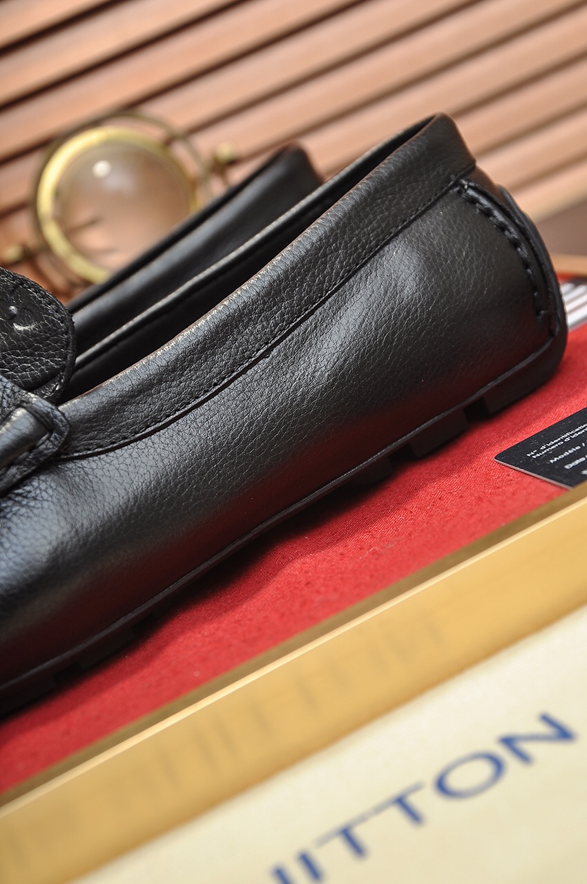 Louis Vuitton Leather Boots 2 - vstockx