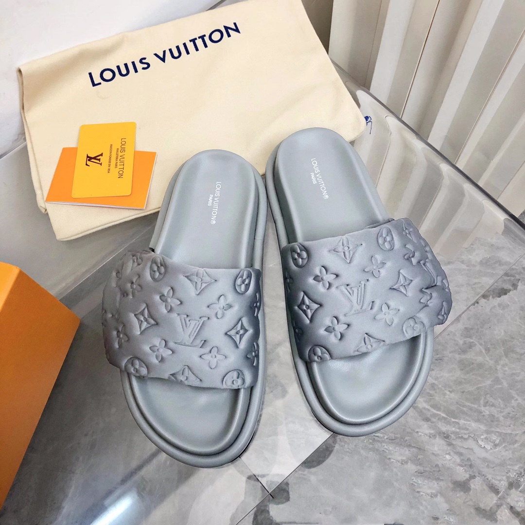 Louis Vuitton POOL PILLOW COMFORT MULES WOMEN 1 - vstockx