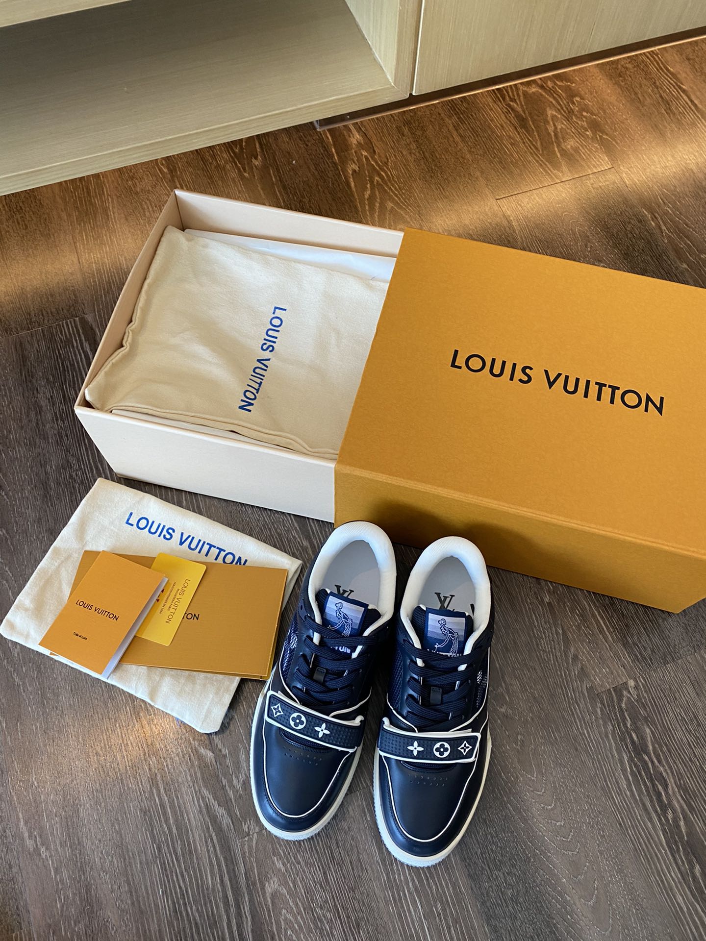 Louis Vuitton LV TRAINERS SNEAKER 9 - vstockx