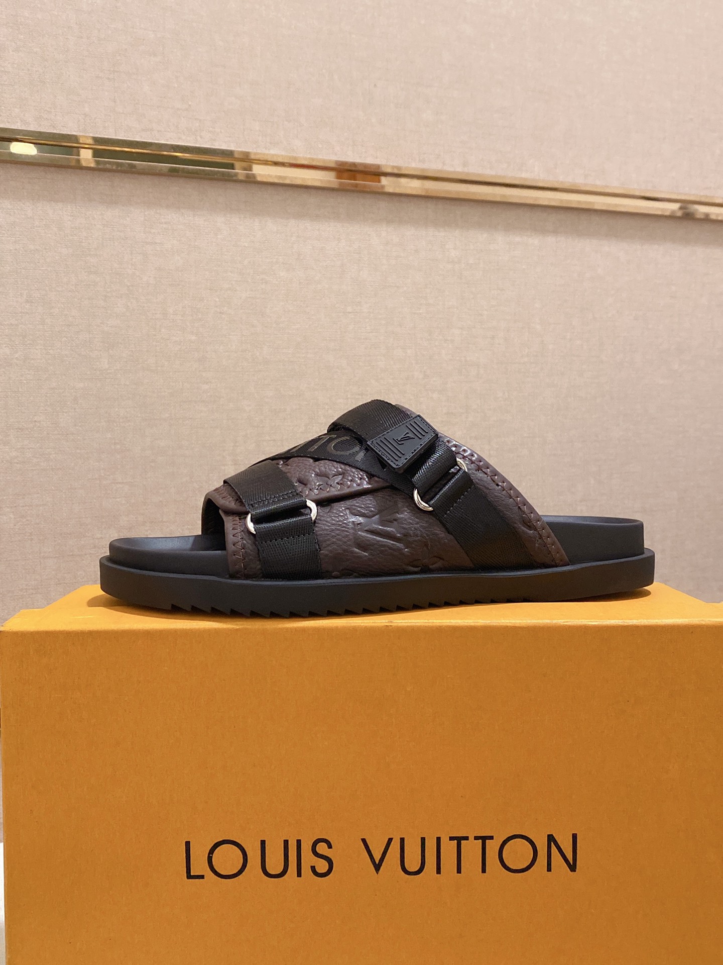 Louis Vuitton Honolulu Sneaker 5 - vstockx