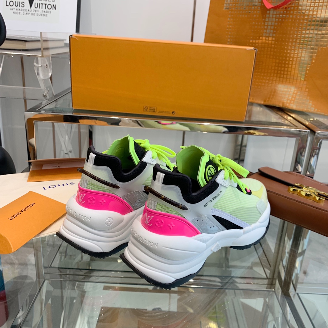 Louis Vuitton RUN 55 TRAINERS SNEAKER 3 - vstockx