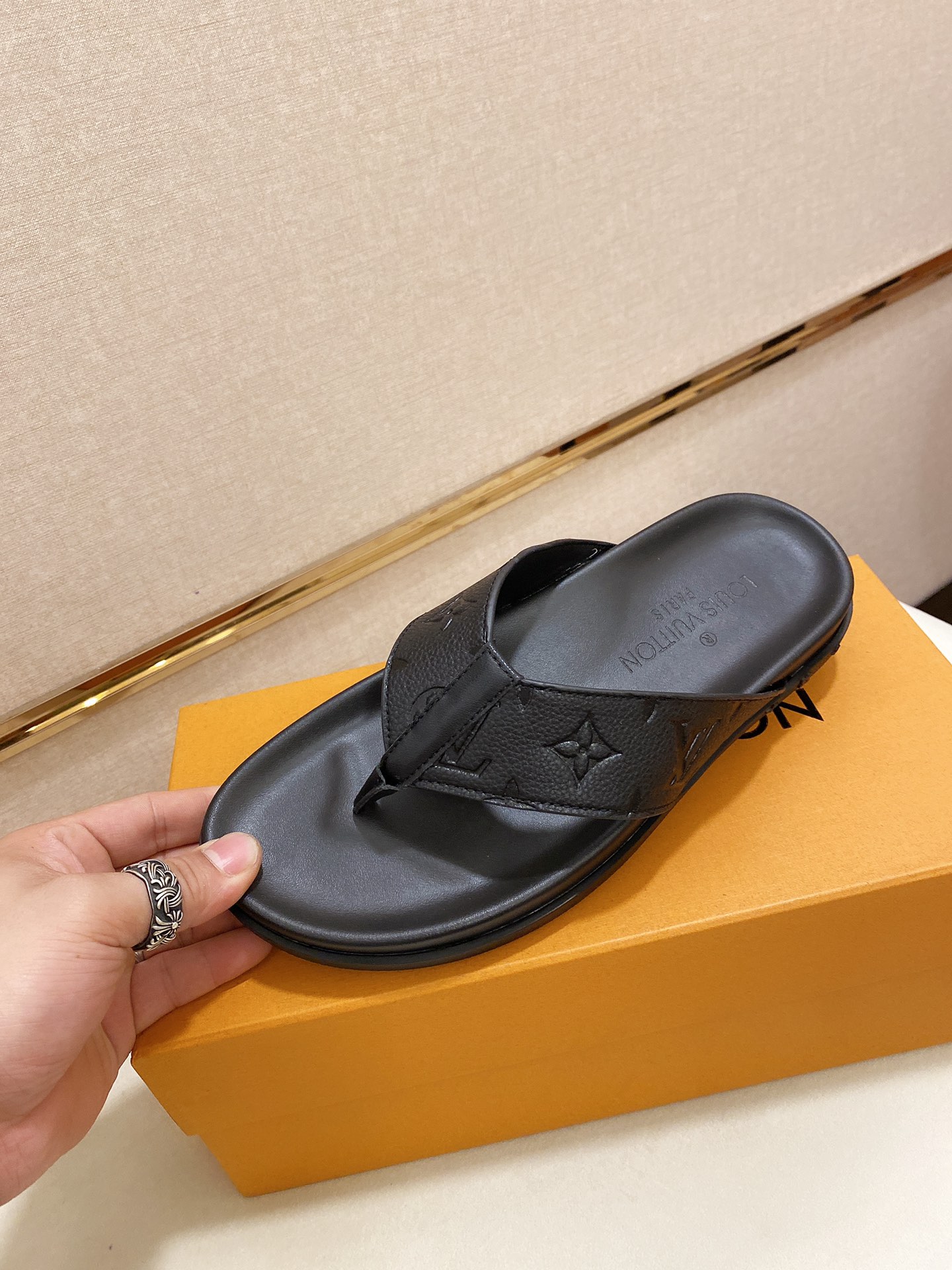 Louis Vuitton Slipper 13 - vstockx