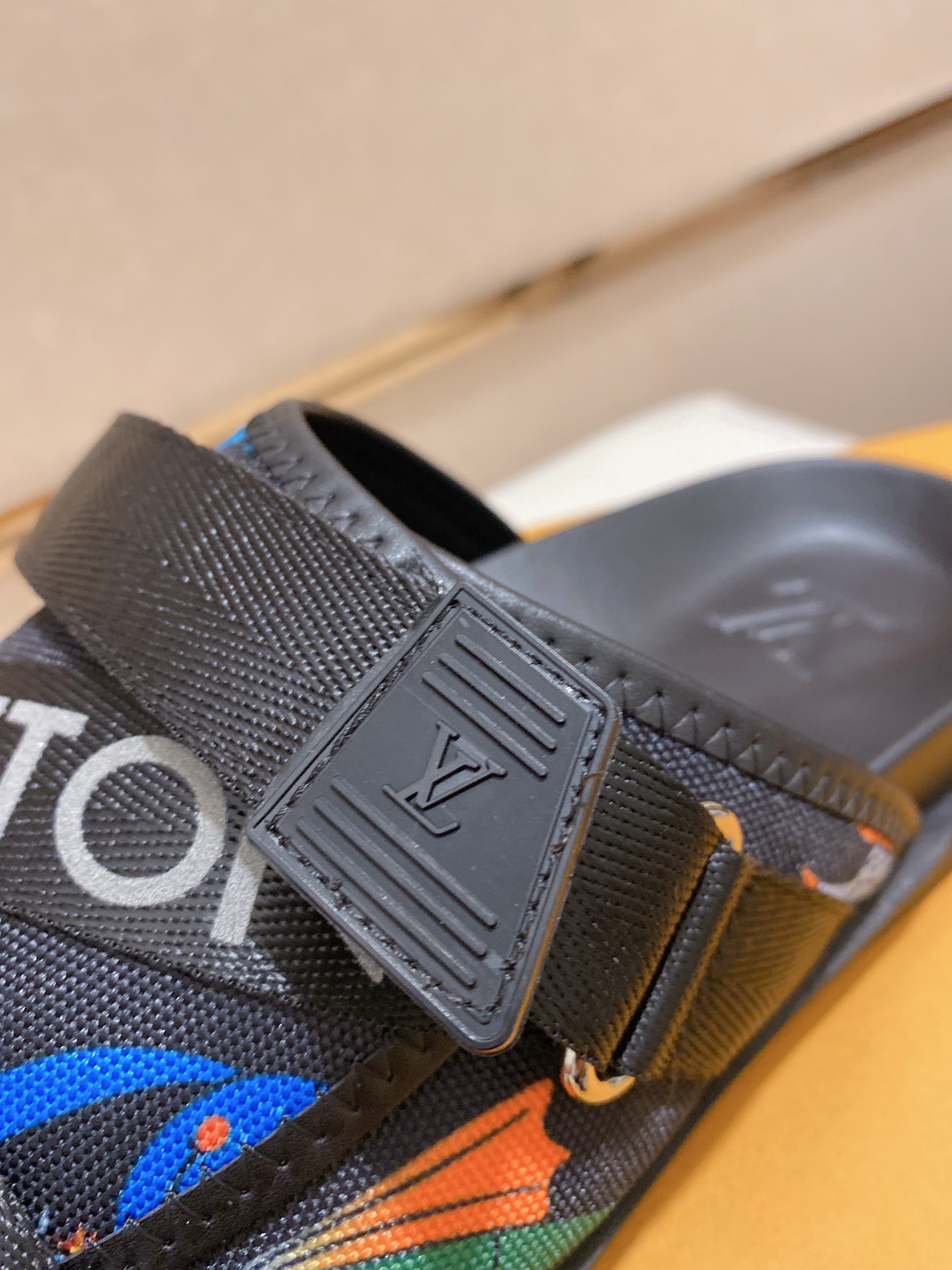 Louis Vuitton Honolulu Sneaker 13 - vstockx