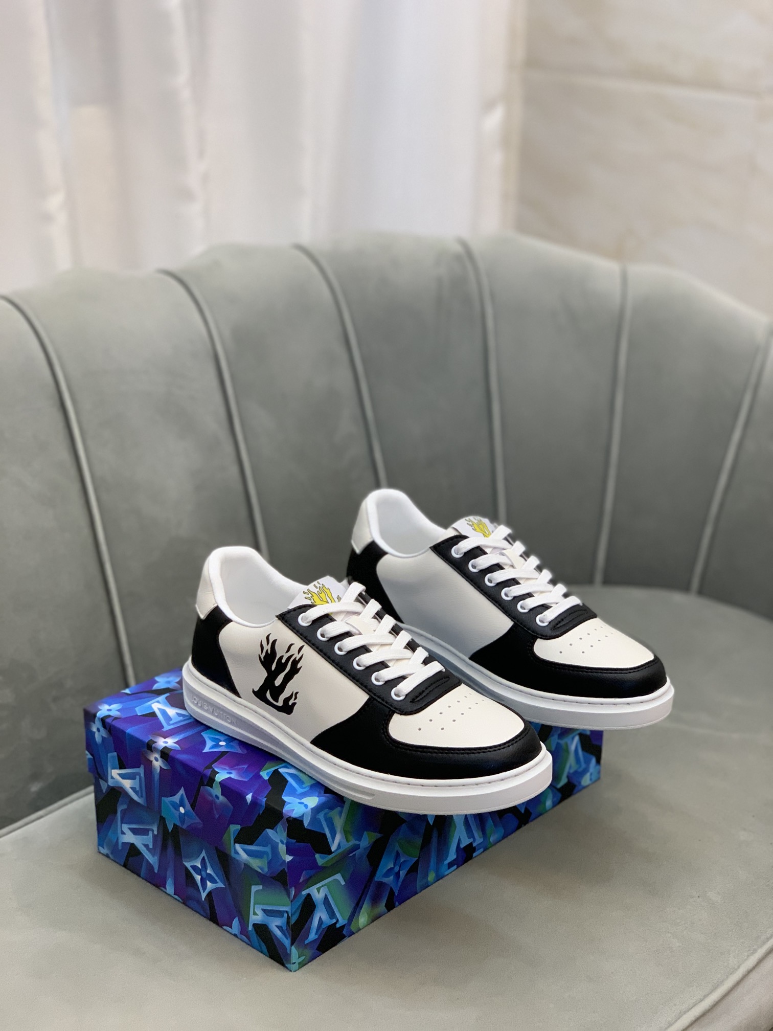 Louis Vuitton Low Top sneaker 8 - vstockx