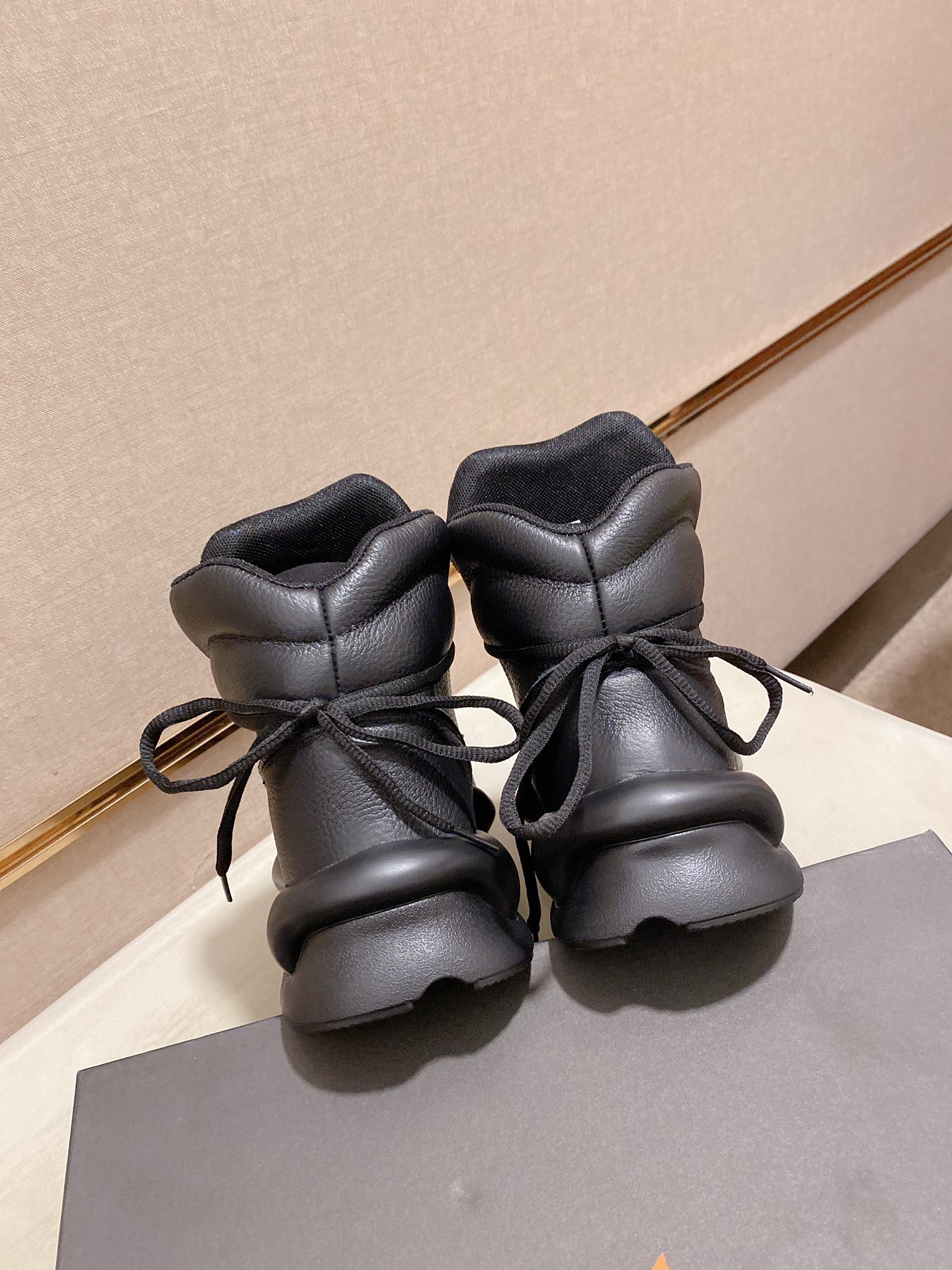 Y-3 Kaiwa Lace-Up Sneakers 8 - vstockx