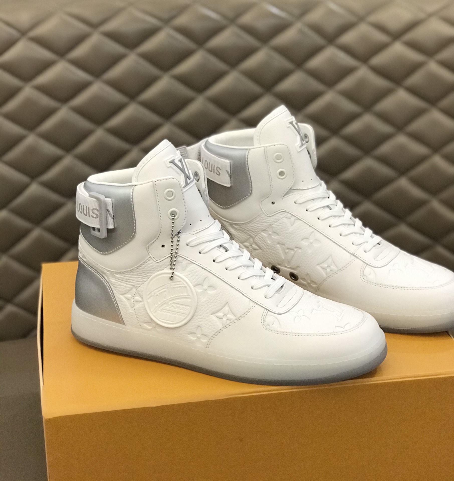 Louis Vuitton Rivoli sneaker 9 - vstockx