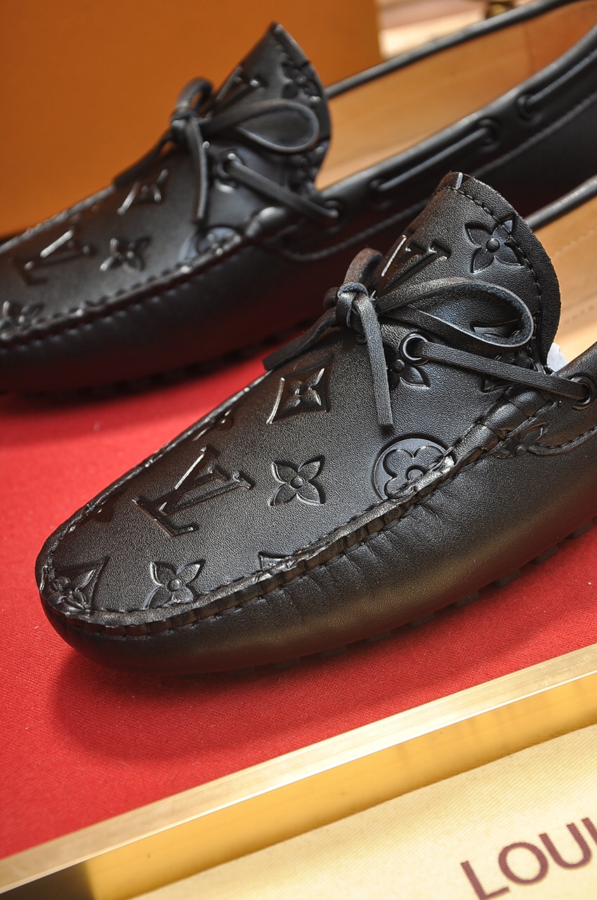 Louis Vuitton Leather Boots 21 - vstockx