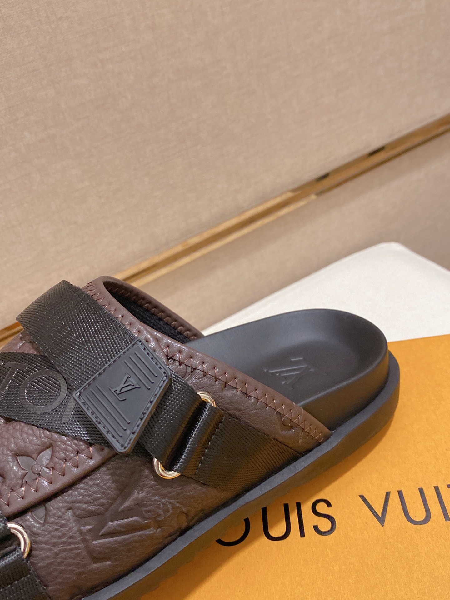 Louis Vuitton Honolulu Sneaker 5 - vstockx