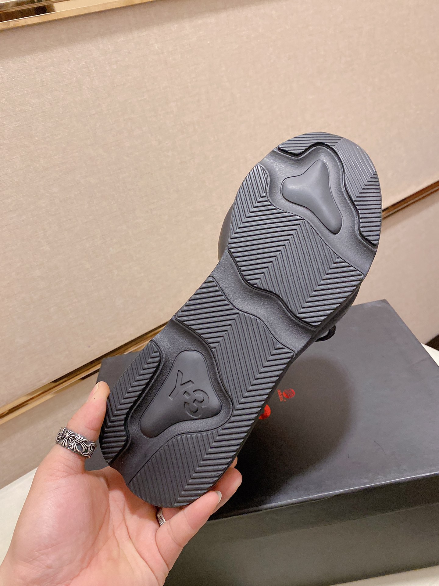 Y-3 Kaiwa Lace-Up Sneakers 20 - vstockx