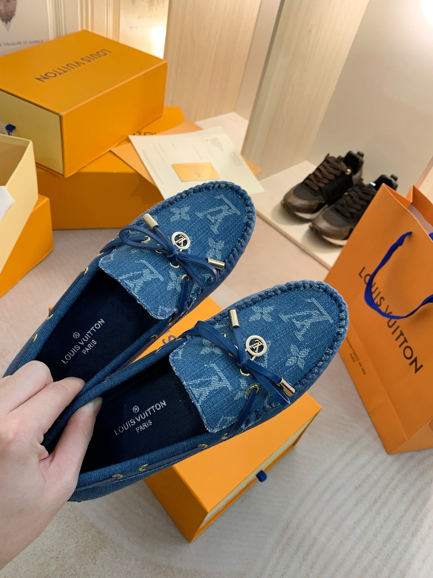 Louis Vuitton GLORIA FLAT LOAFERS WOMEN 11 - vstockx