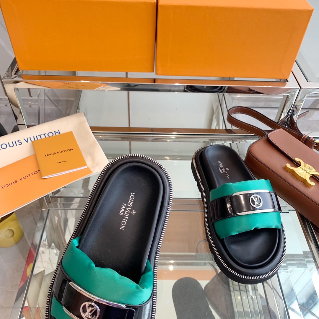 Louis Vuitton POOL PILLOW FLAT COMFORT MULES 4 - vstockx