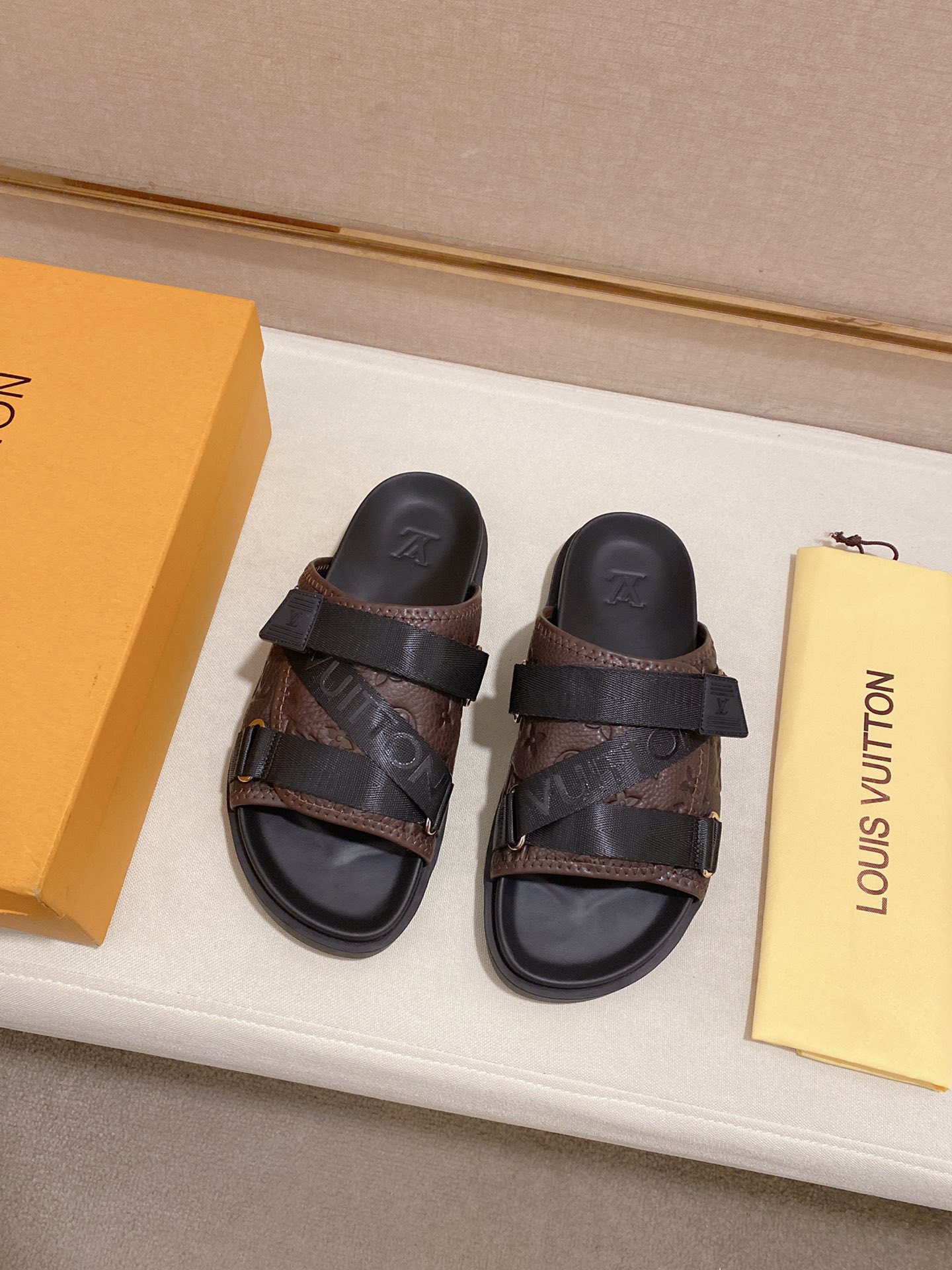 Louis Vuitton Honolulu Sneaker 5 - vstockx