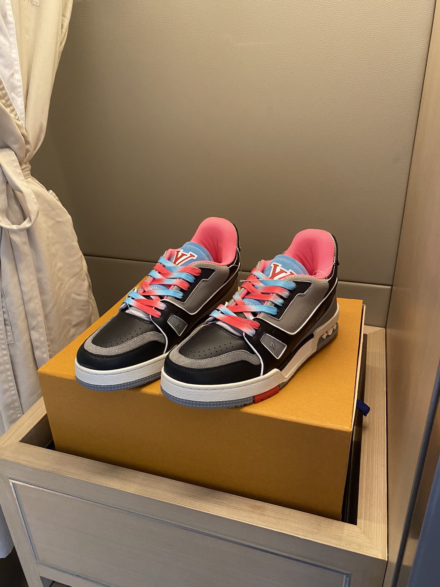 Louis Vuitton LV TRAINERS SNEAKER 9 - vstockx