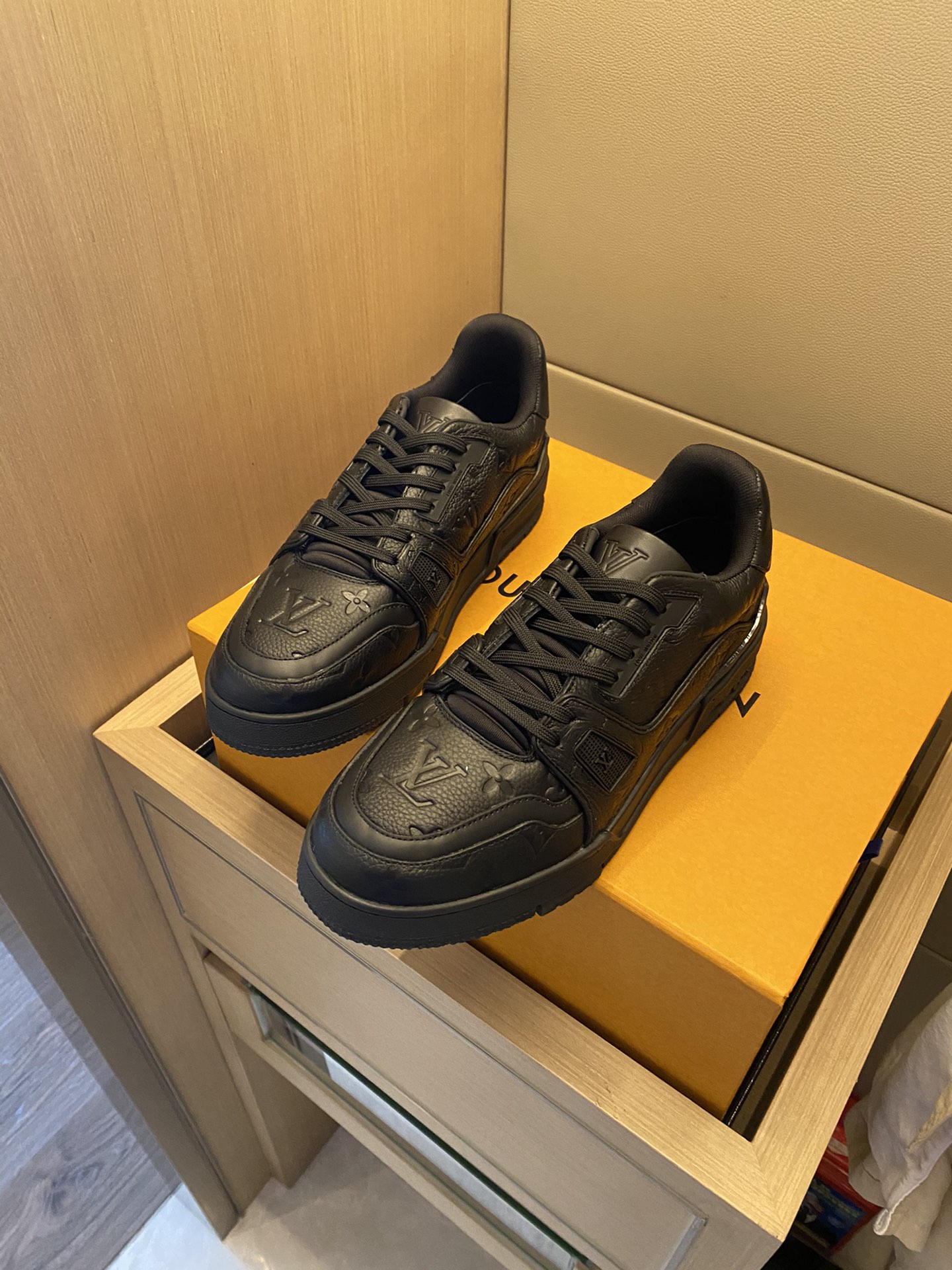 Louis Vuitton LV TRAINERS SNEAKER 9 - vstockx