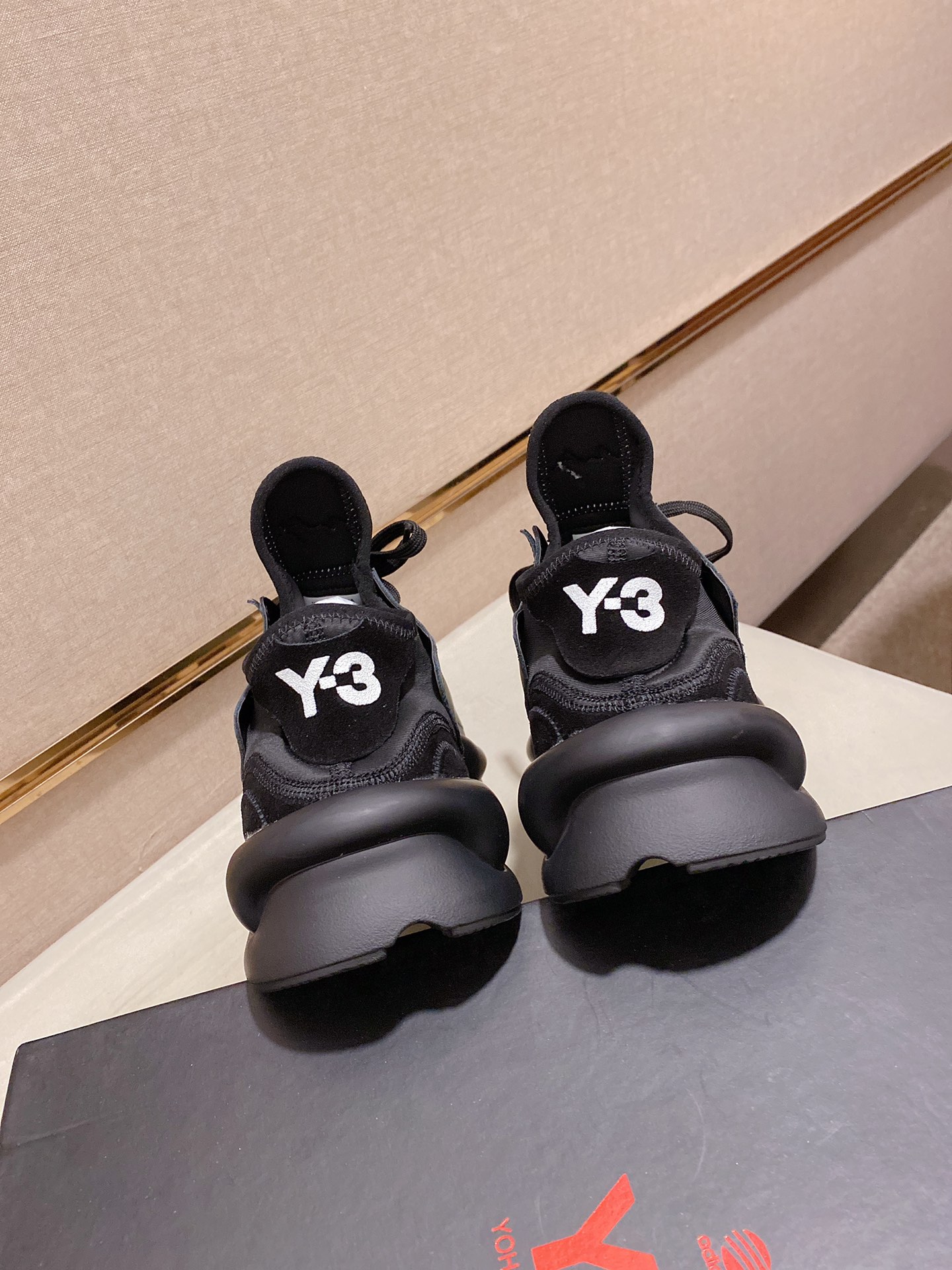 Y-3 Kaiwa Lace-Up Sneakers 21 - vstockx