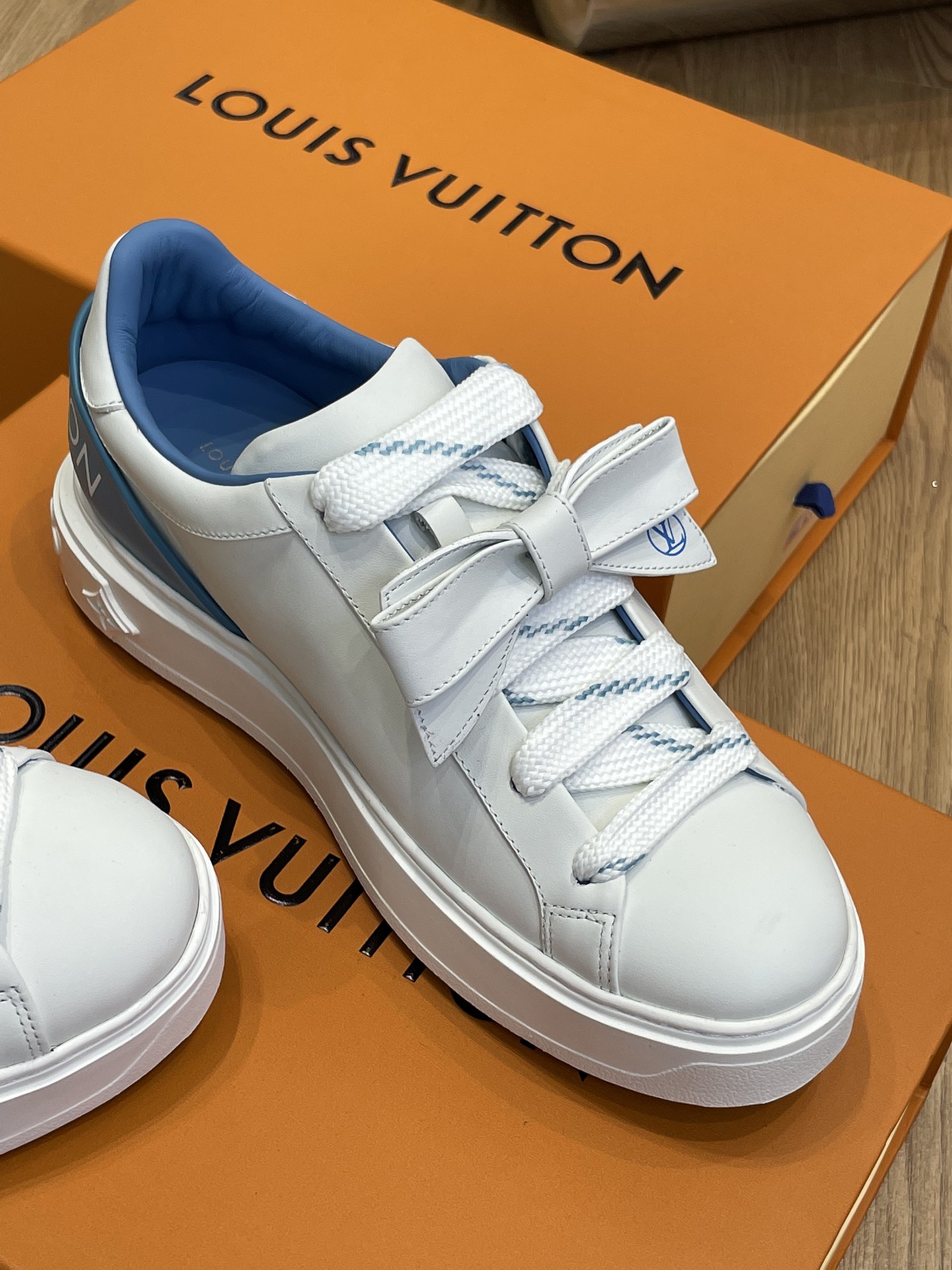 Louis Vuitton SNEAKER 4 - vstockx