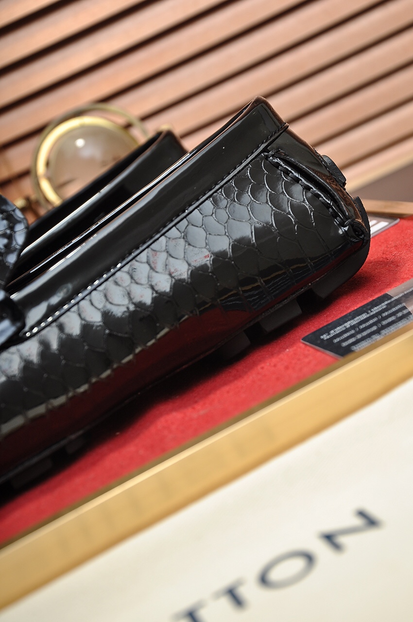 Louis Vuitton Leather Boots 14 - vstockx