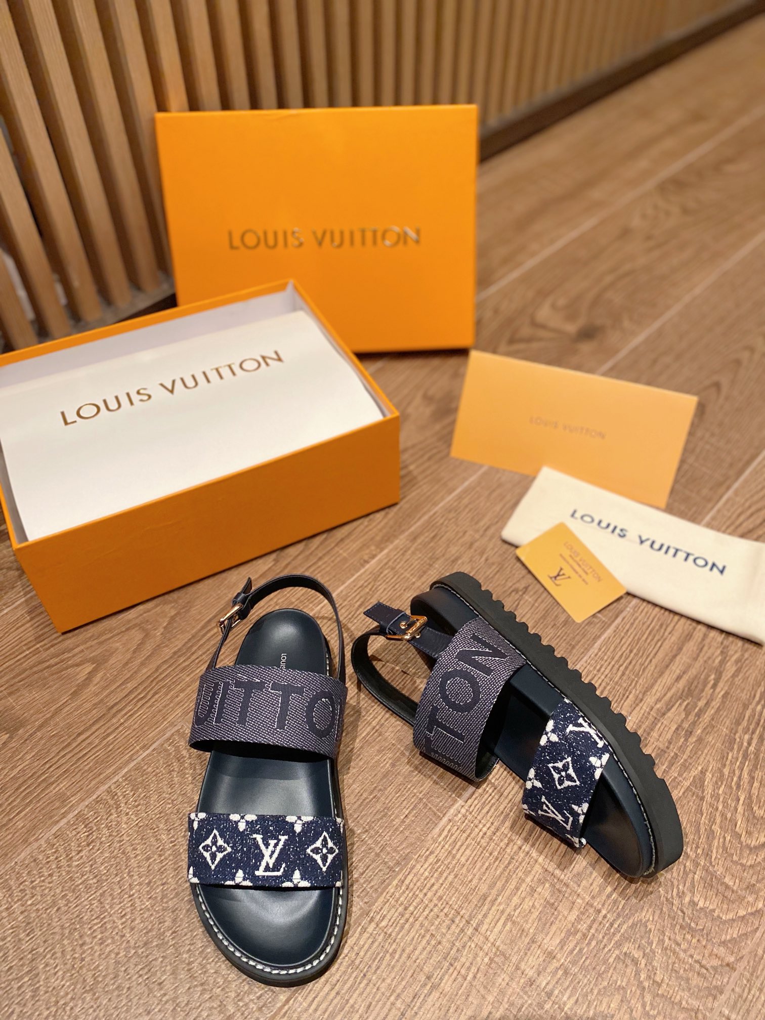 Louis Vuitton PASEO FLAT COMFORT SANDALS WOMEN 8 - vstockx