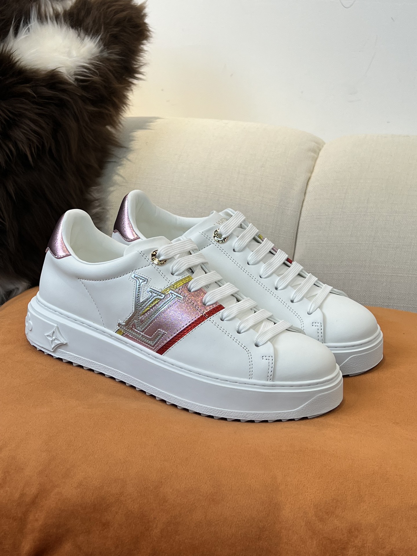Louis Vuitton TIME OUT TRAINERS 1 - vstockx