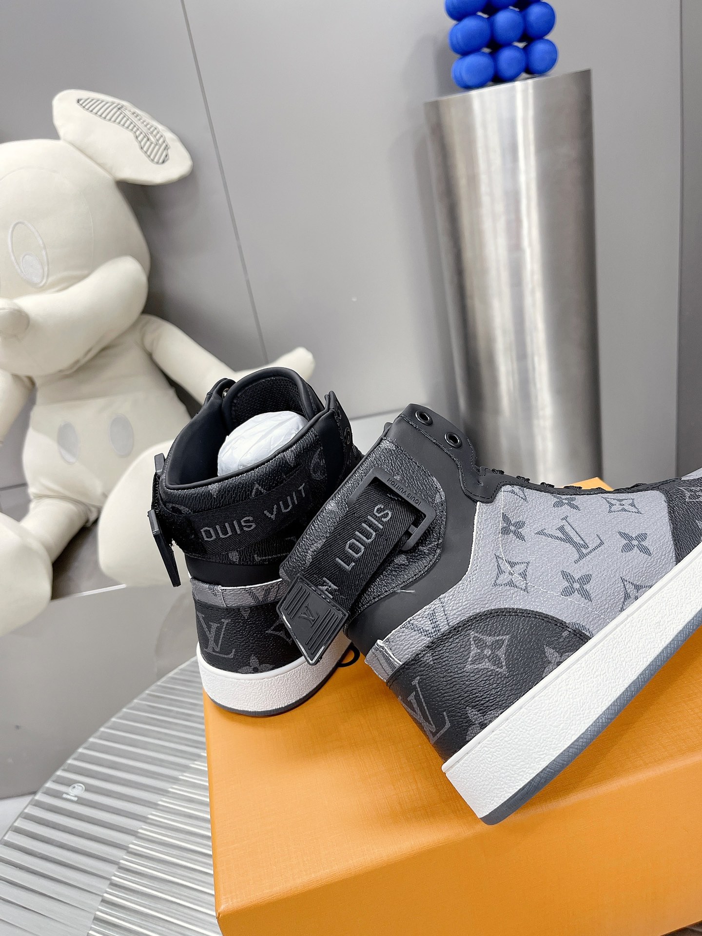 Louis Vuitton RIVOLI TRAINER BOOTS SNEAKER 11 - vstockx