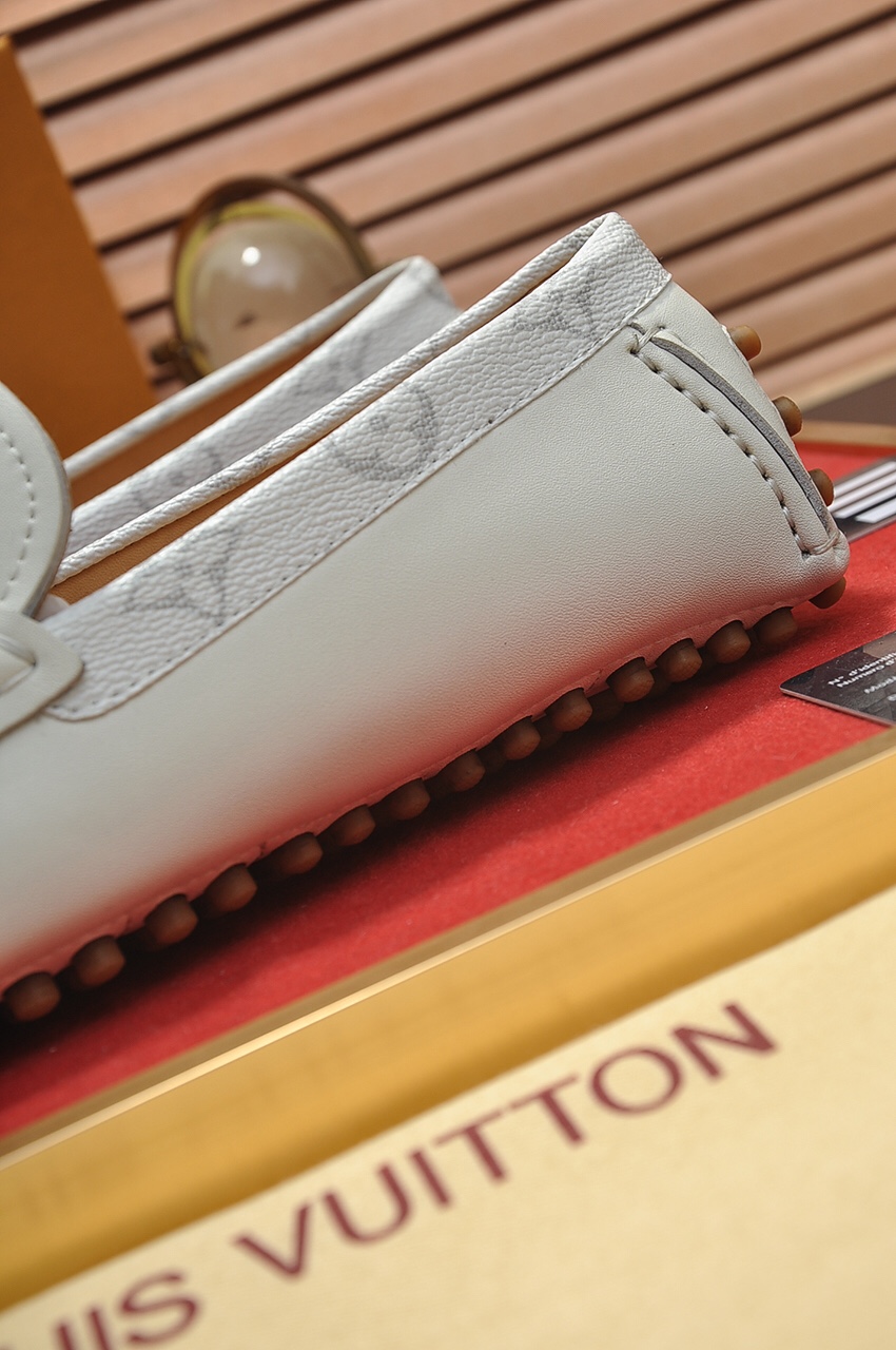 Louis Vuitton Leather Boots 11 - vstockx