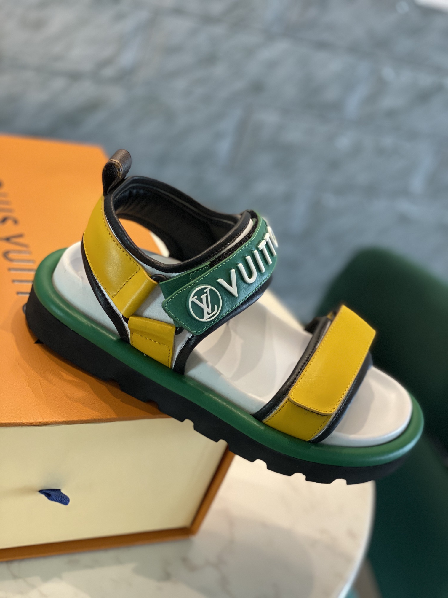 Louis Vuitton PASEO FLAT COMFORT SANDALS WOMEN 9 - vstockx