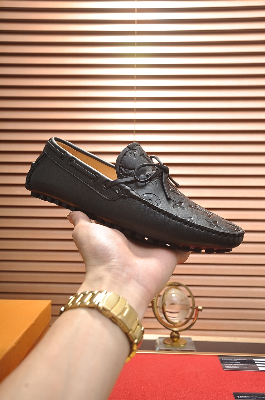 Louis Vuitton Leather Boots 21 - vstockx