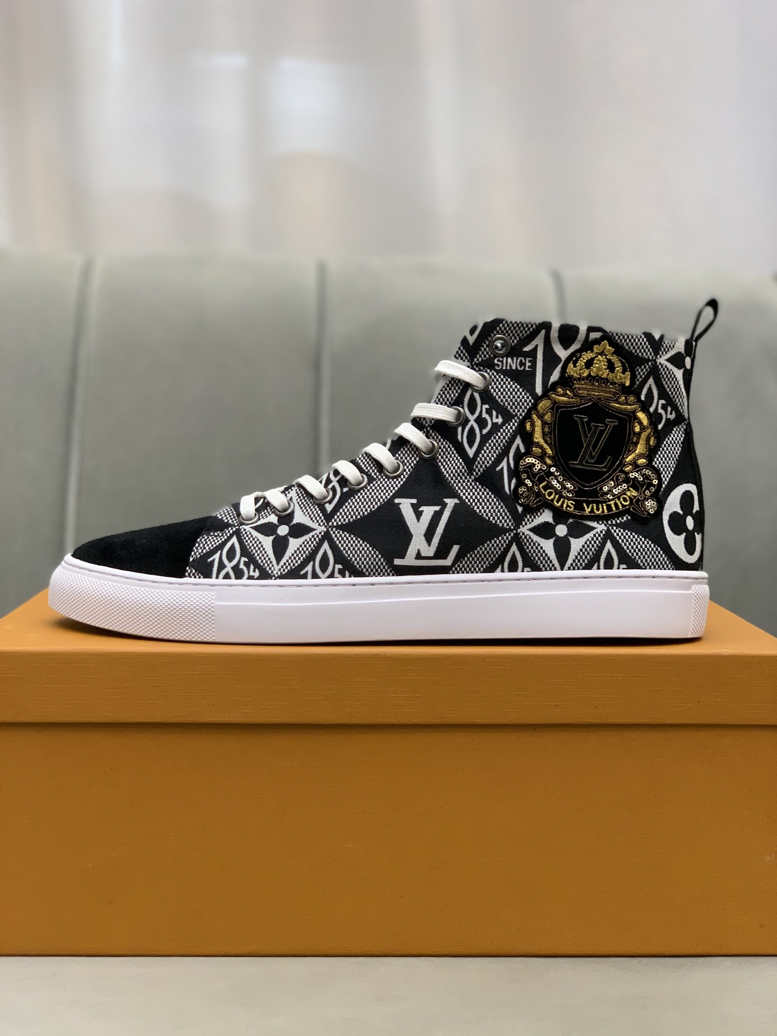 Louis Vuitton High Top sneaker 10 - vstockx