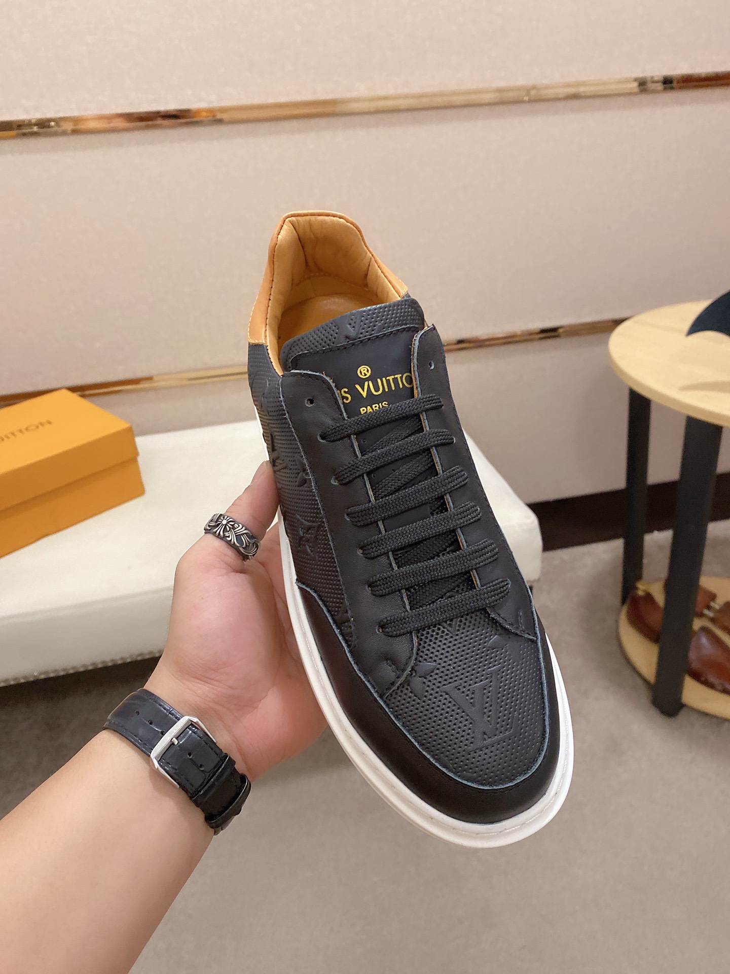 Louis Vuitton Low Top sneaker 119 - vstockx