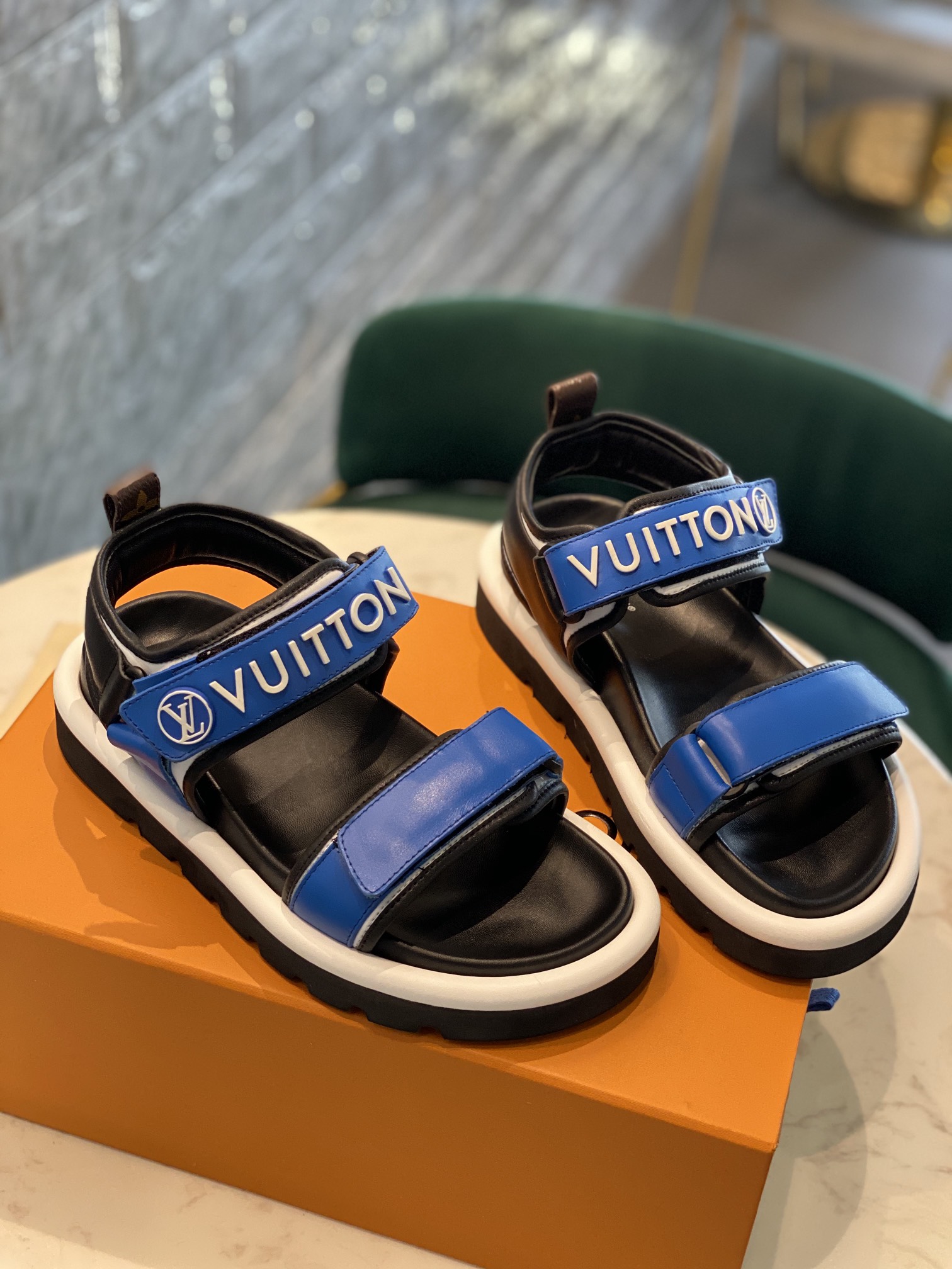 Louis Vuitton PASEO FLAT COMFORT SANDALS WOMEN 9 - vstockx