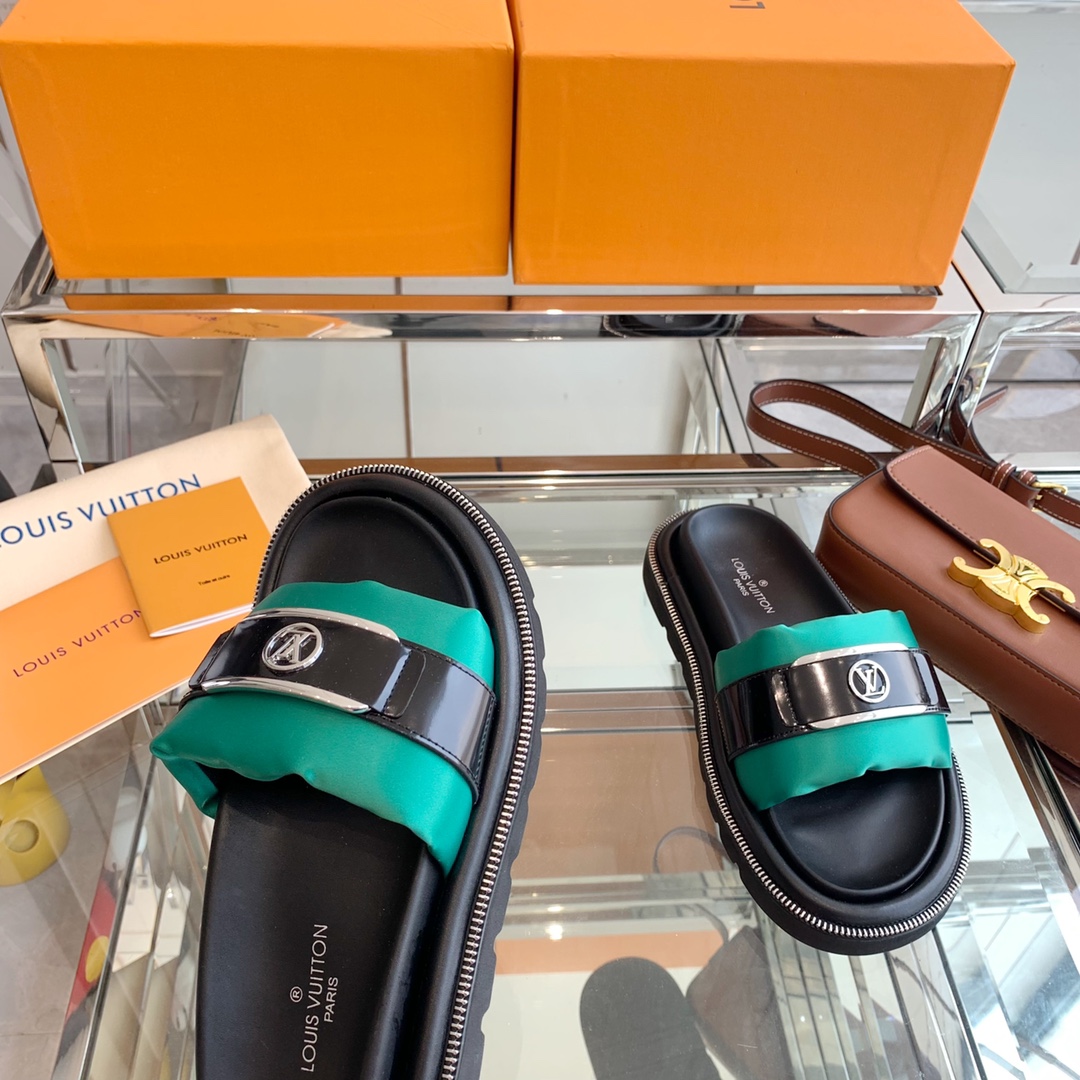 Louis Vuitton POOL PILLOW FLAT COMFORT MULES 4 - vstockx