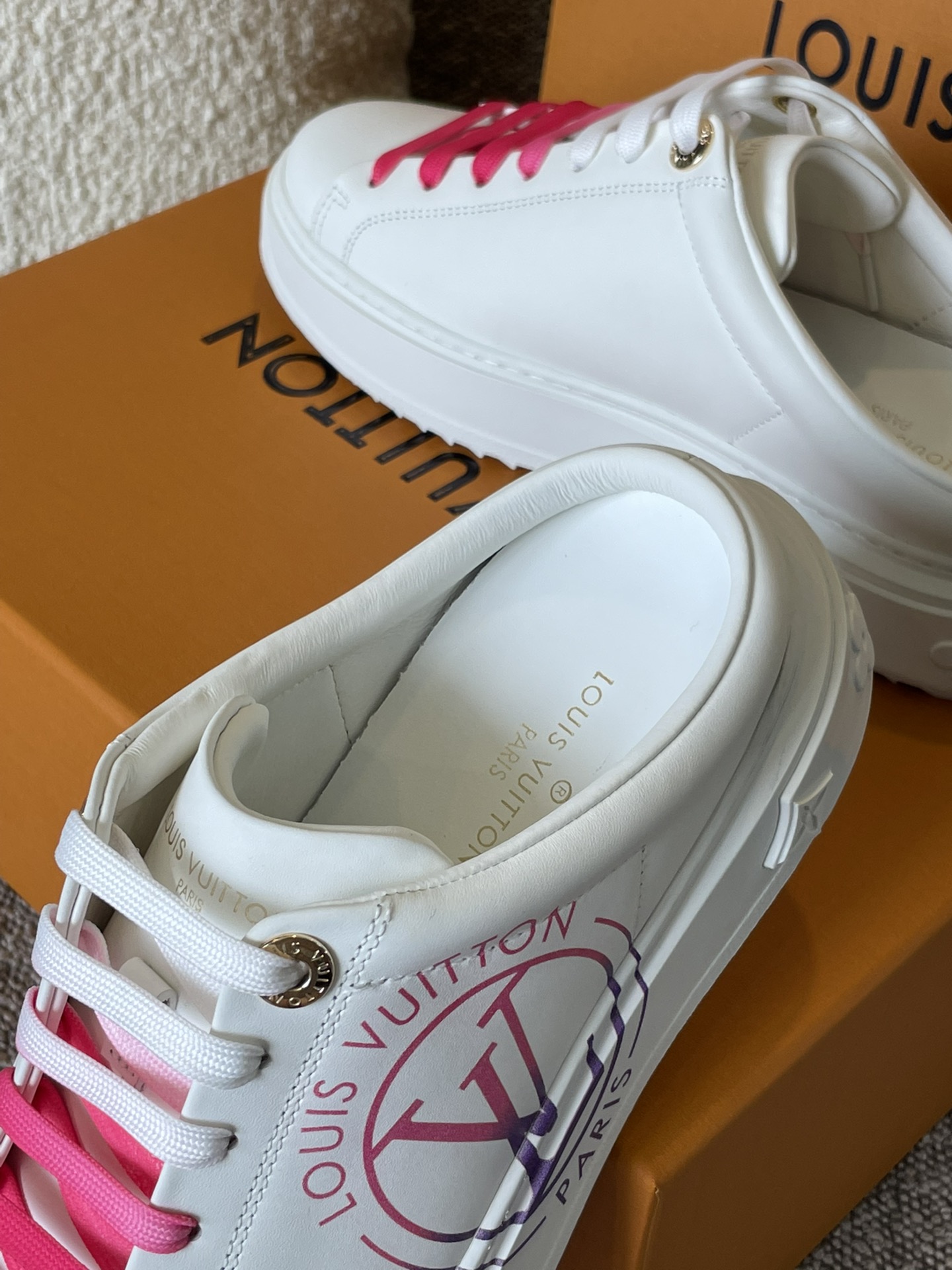 Louis Vuitton TIME OUT TRAINERS 1 - vstockx