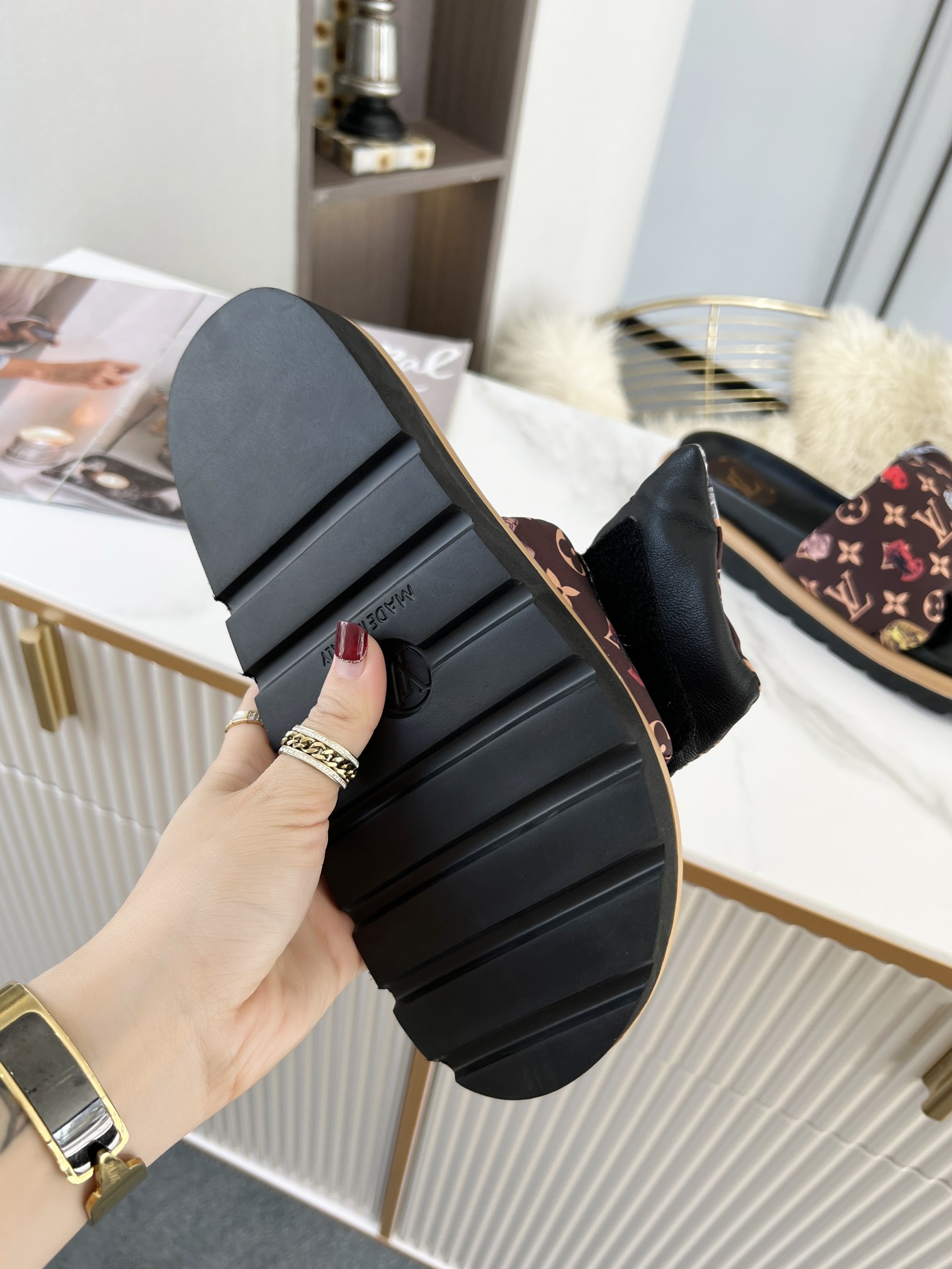 Louis Vuitton POOL PILLOW COMFORT MULES WOMEN 5 - vstockx