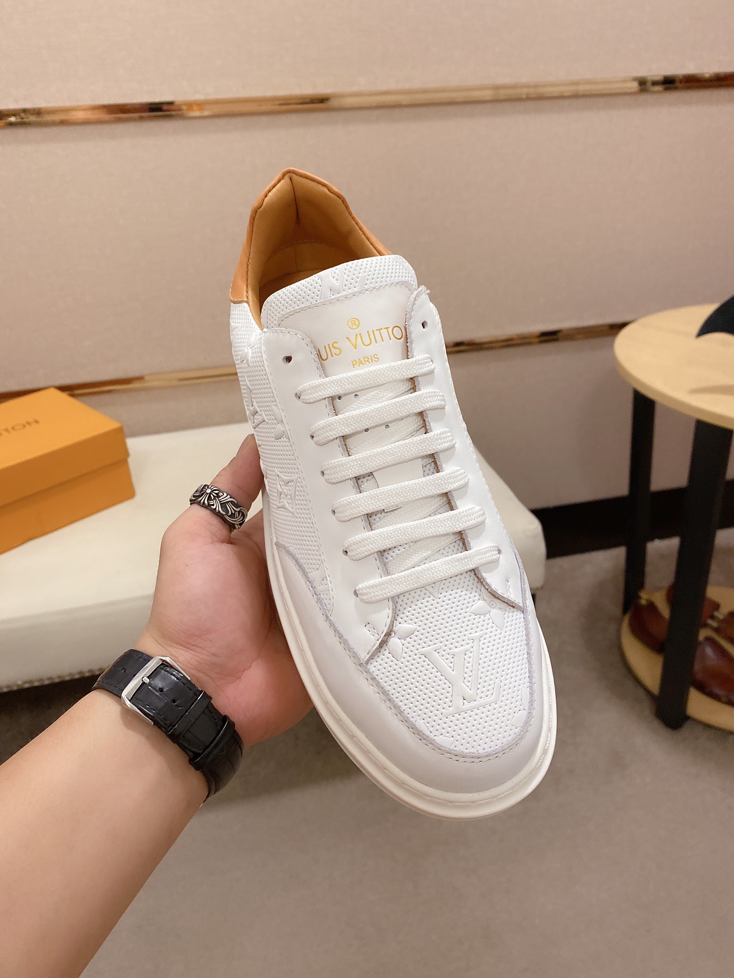 Louis Vuitton Low Top sneaker 118 - vstockx