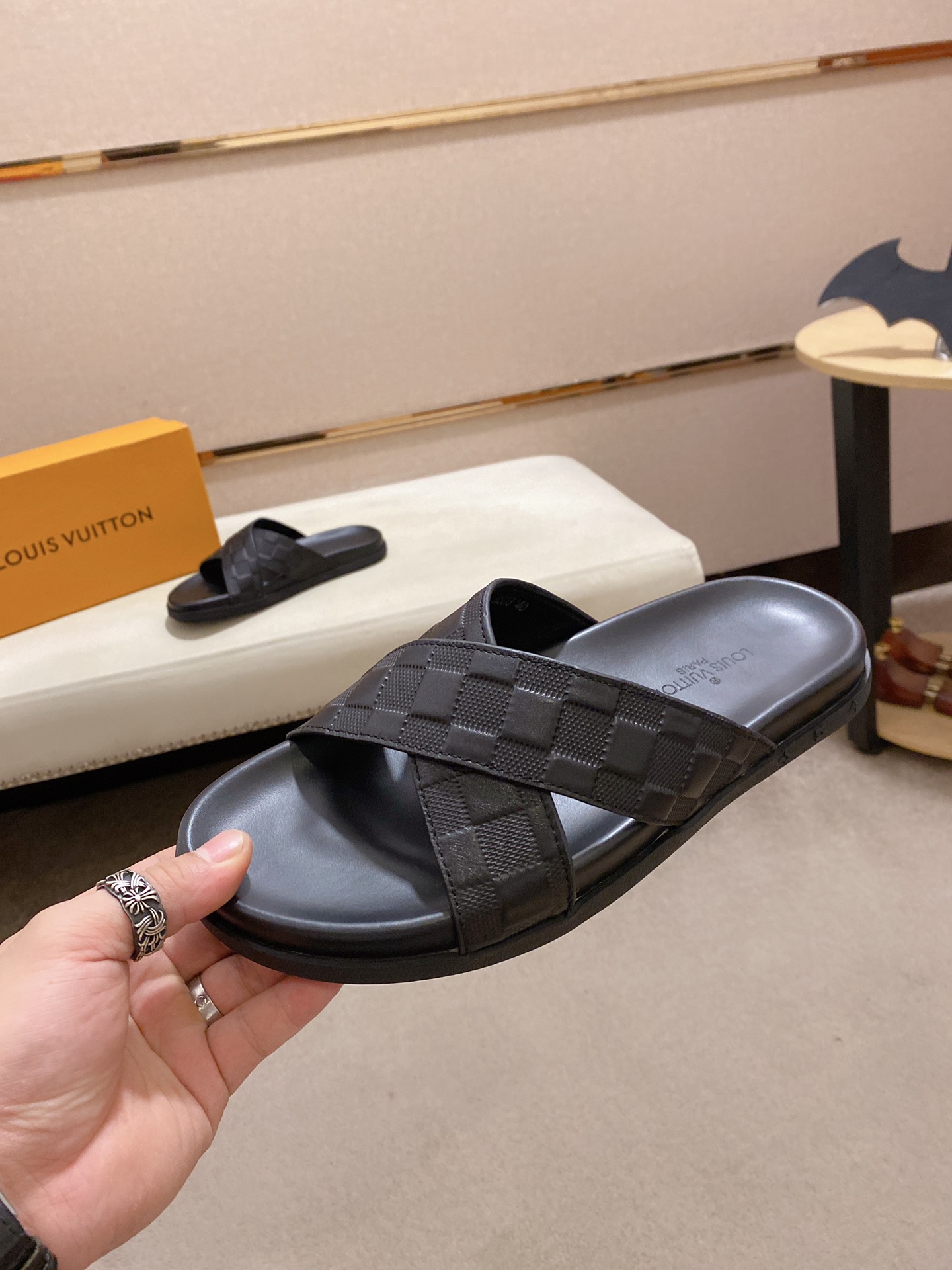 Louis Vuitton Slipper 7 - vstockx