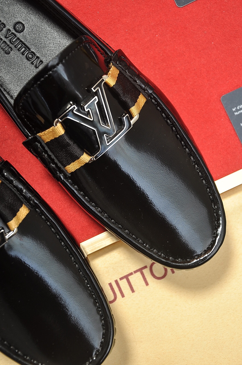 Louis Vuitton Leather Boots 17 - vstockx