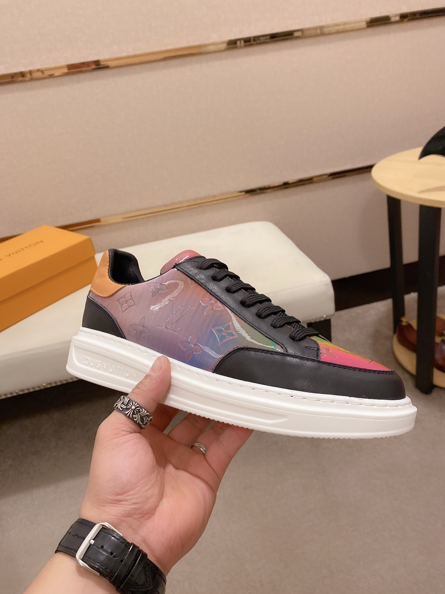 Louis Vuitton Low Top sneaker 115 - vstockx