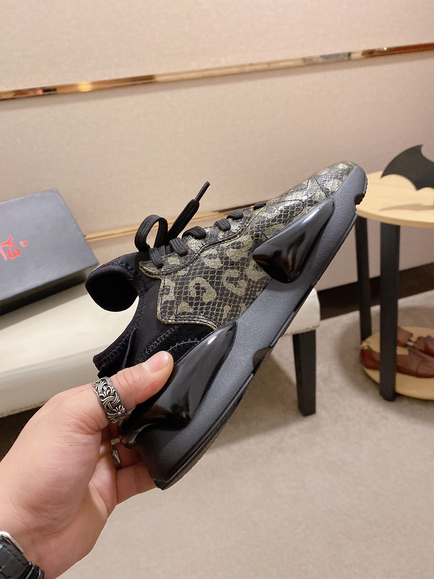 Y-3 Kaiwa Lace-Up Sneakers 15 - vstockx