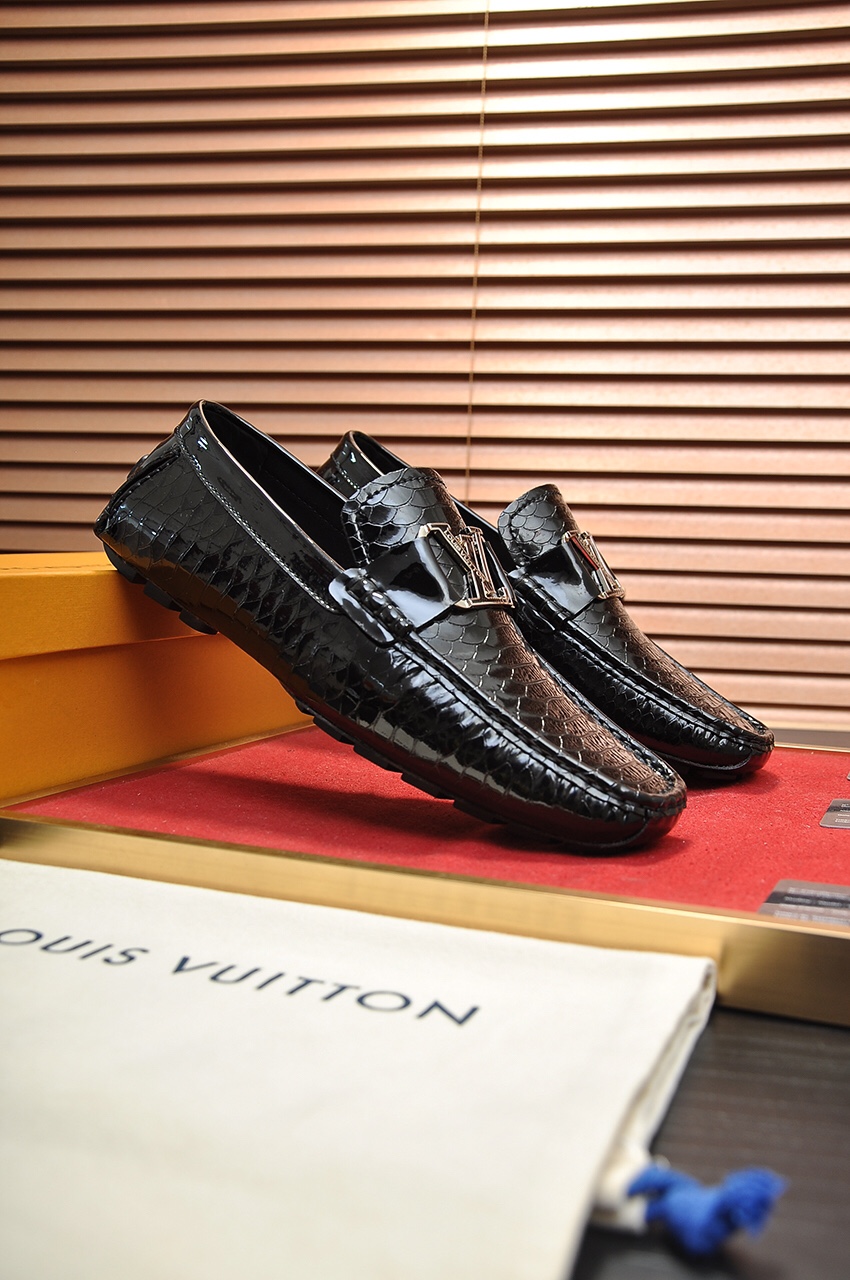 Louis Vuitton Leather Boots 14 - vstockx