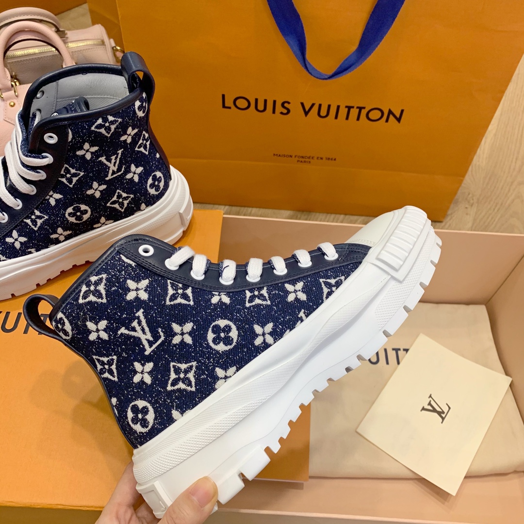 Louis Vuitton LV SQUAD TRAINER BOOTS 5 - vstockx