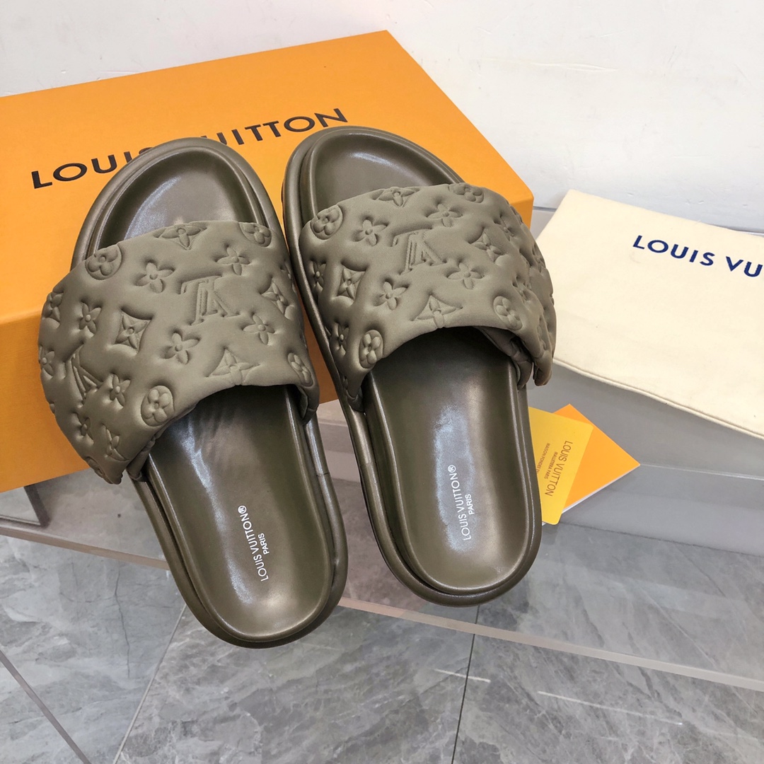 Louis Vuitton POOL PILLOW COMFORT MULES WOMEN 1 - vstockx