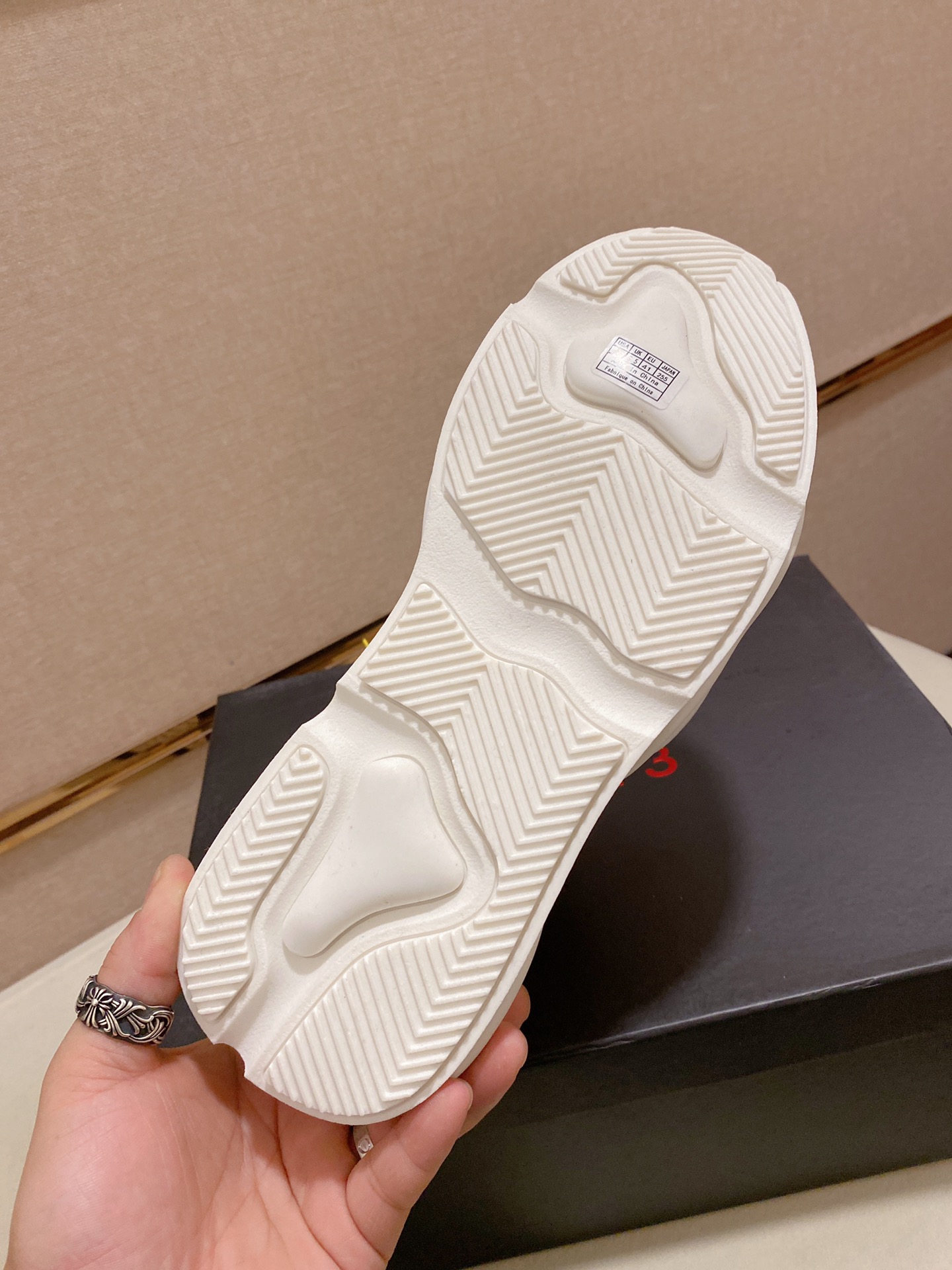 Y-3 Kaiwa Lace-Up Sneakers 3 - vstockx
