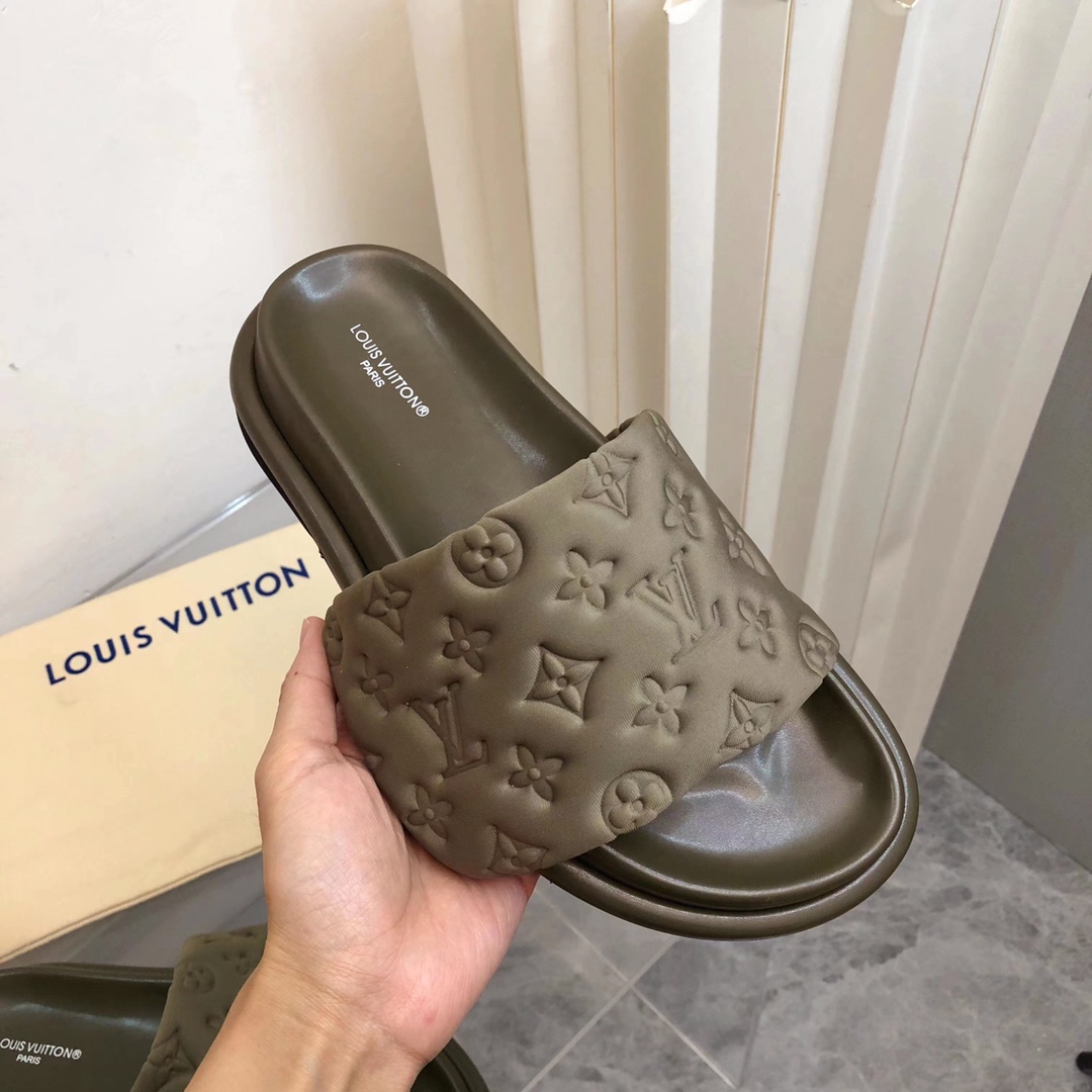 Louis Vuitton POOL PILLOW COMFORT MULES WOMEN 1 - vstockx