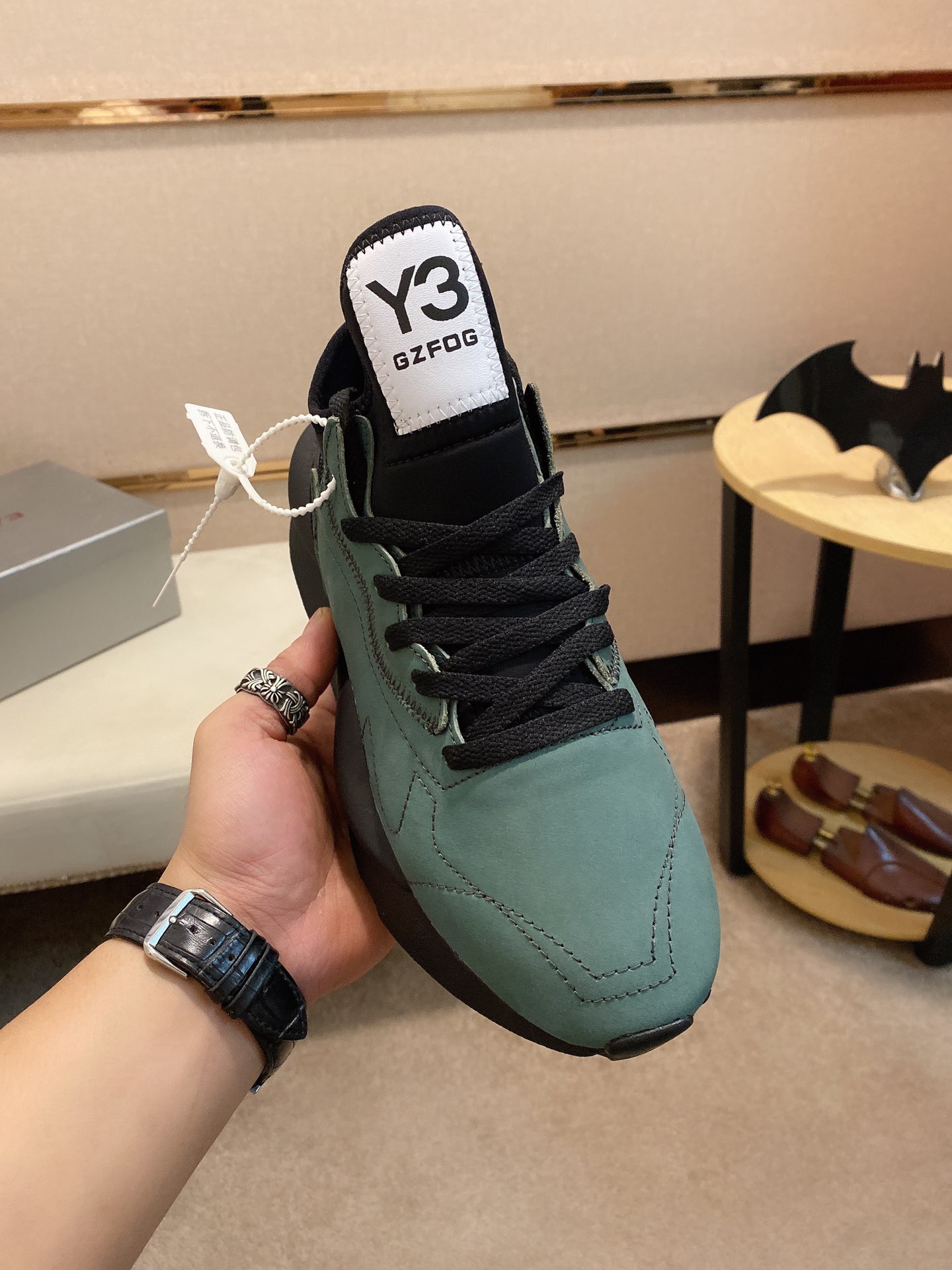 Y-3 Kaiwa Lace-Up Sneakers 42 - vstockx