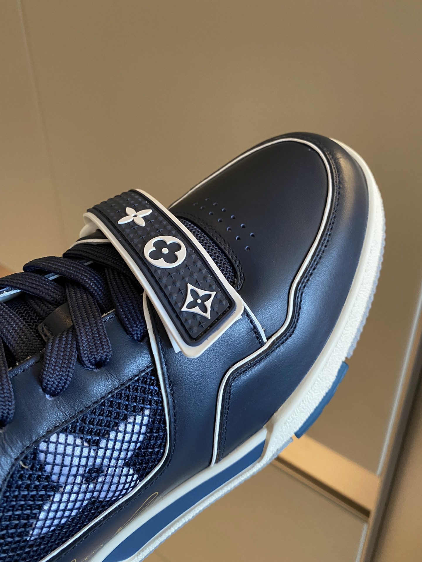 Louis Vuitton LV TRAINERS SNEAKER 9 - vstockx