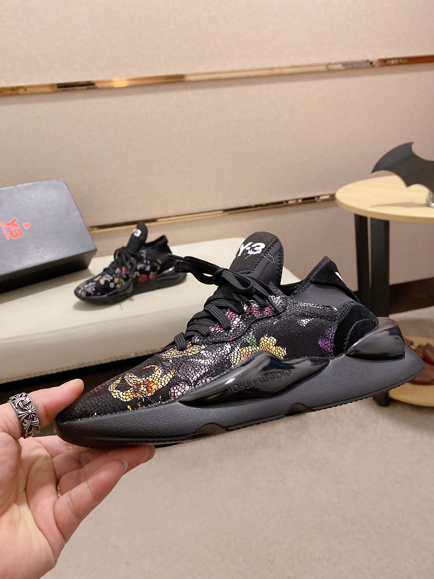 Y-3 Kaiwa Lace-Up Sneakers 16 - vstockx